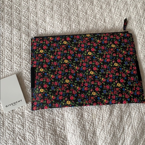 Givenchy Pouch - Picture 3 of 3